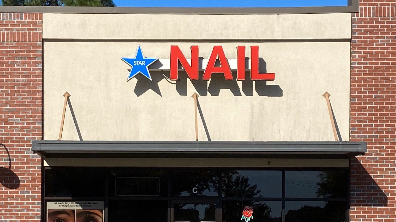 Star Nails logo